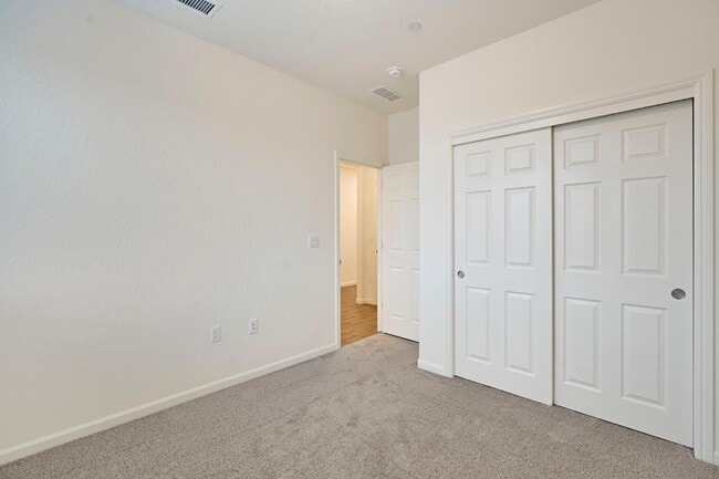 Building Photo - 2143 N Renn Ave