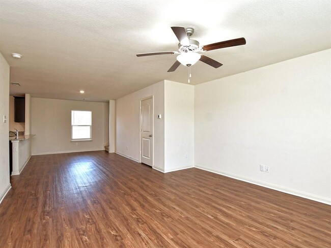 Building Photo - 341 Cres Park Dr