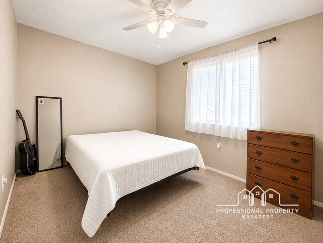 Building Photo - “Spacious 4-Bedroom, 2-Bath Home with Solar Panels in Yuma”