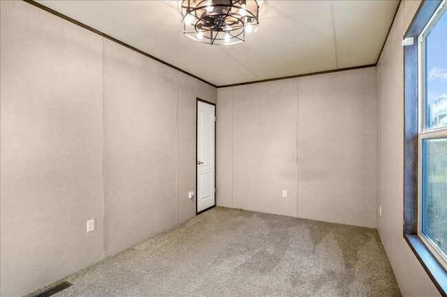 Building Photo - 409 Willow Dr