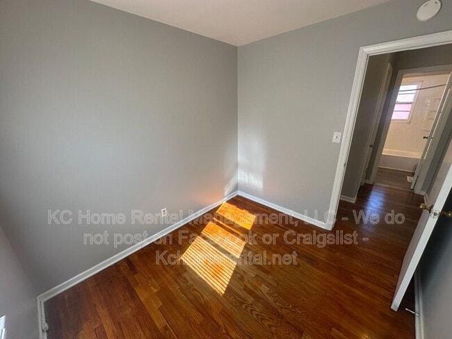 Building Photo - 5216 NE 44th St