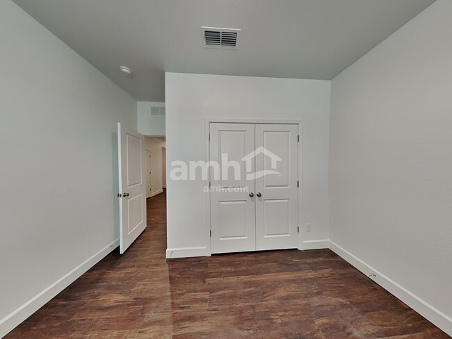 Building Photo - 2135 W Magdalena Lane