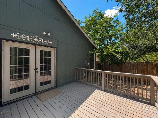 Building Photo - 5712 Shreveport Dr