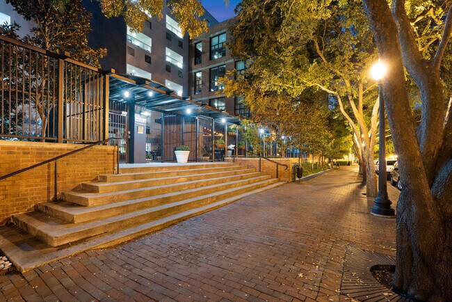 Building Photo - 3110 Thomas Ave