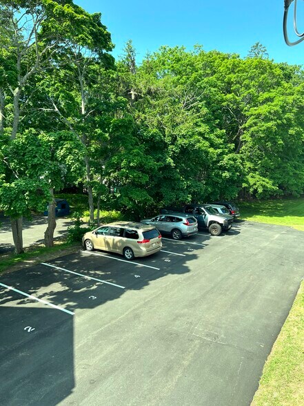 Building Photo - 1060 Forest Ave