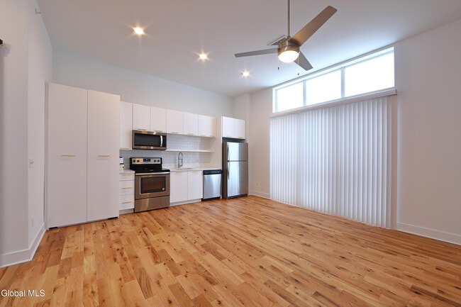 Building Photo - 308 Excelsior Ave