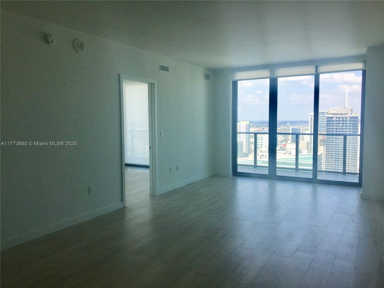 Building Photo - 1300 S Miami Ave