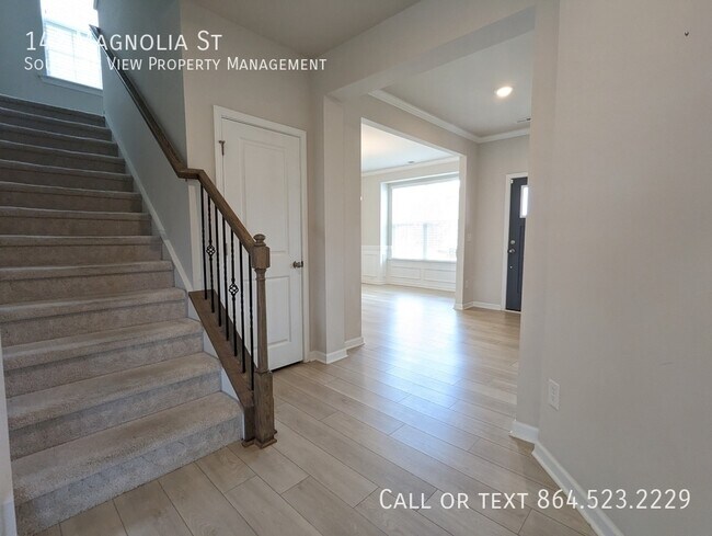 Building Photo - 142 Magnolia St