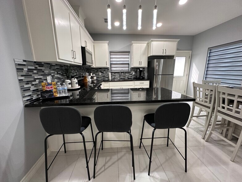 Building Photo - 2417 Indian Creek Ave