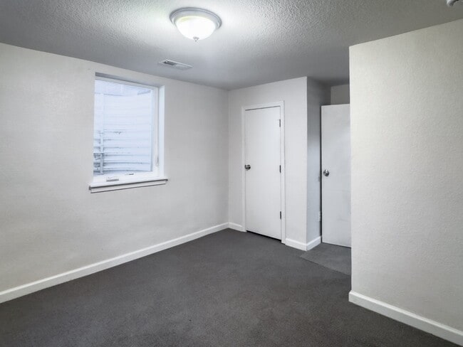 Building Photo - Spacious 5-Bedroom Gem on Locust Street – 2,053 Sq. Ft. of Comfort in Denver's Heart!