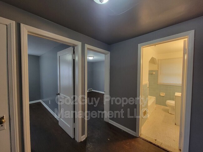 Building Photo - 2107 Ewald Cir