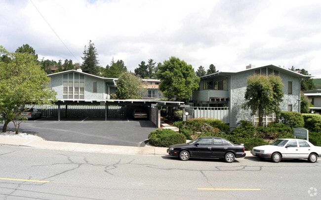 Building Photo - 2101 Donald Dr