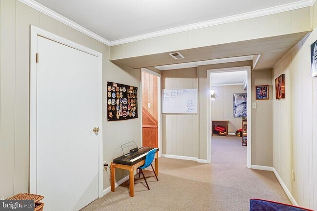 Building Photo - 6302 Shiplett Blvd