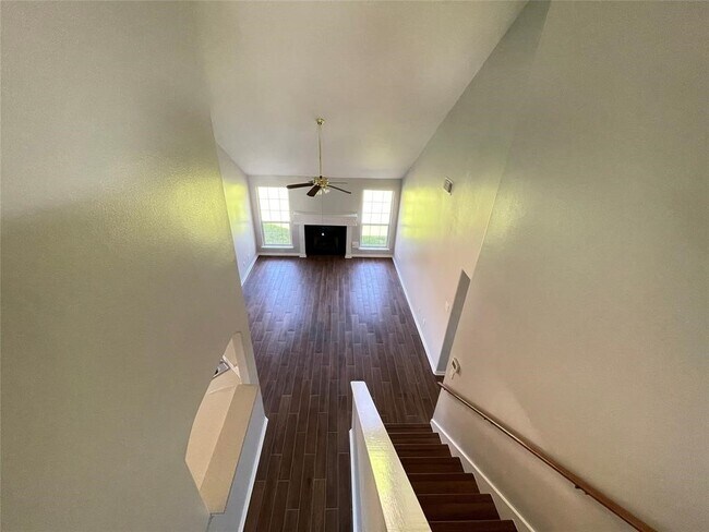 Building Photo - 6638 Chantalle Dr