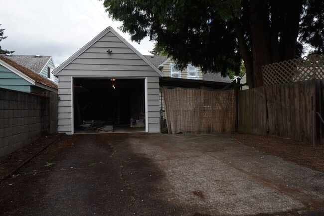 Building Photo - NE Portland Alberta Arts 3-bedroom Bungalow - APPLICATION PENDING