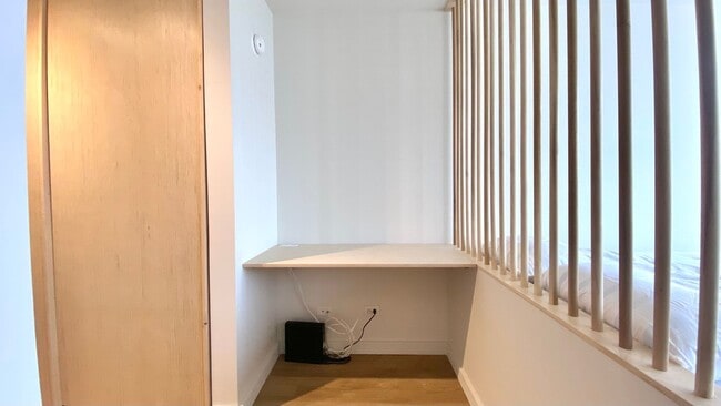 Building Photo - Renovated Studio - Utilities INCLUDED Avai...