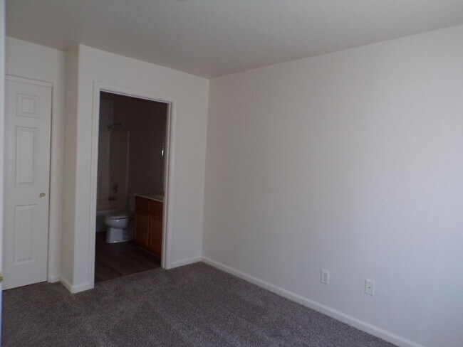 Building Photo - 285 Dalton St