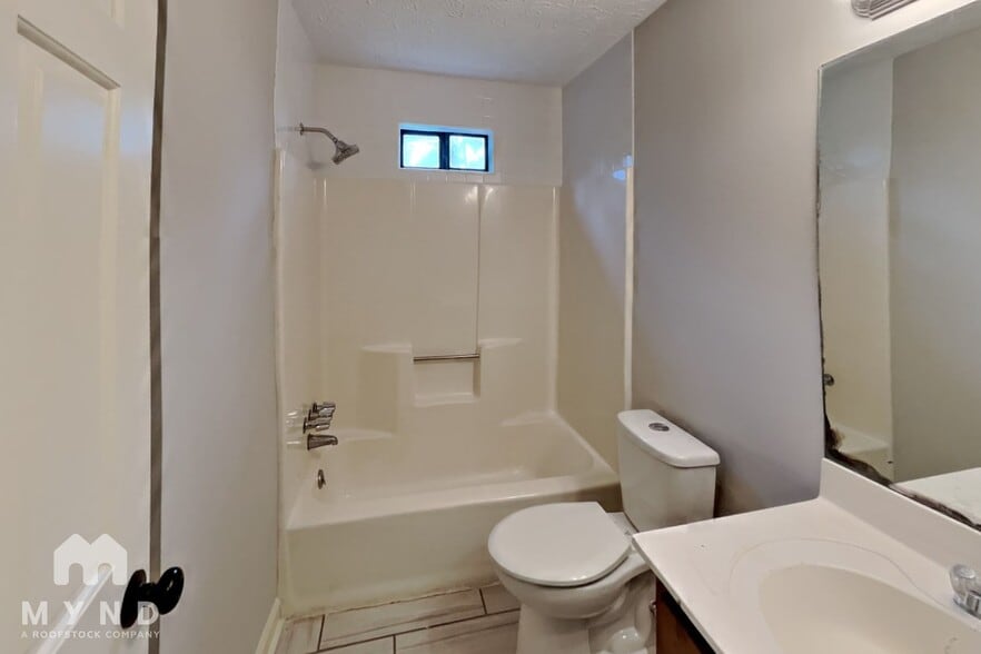 Building Photo - 4915 Willow Ln