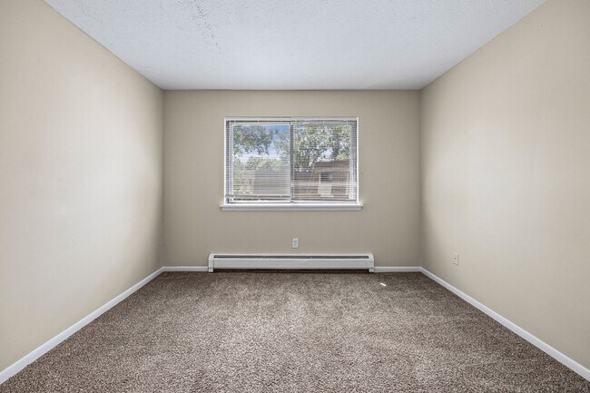 Building Photo - 6 Stenwick Dr