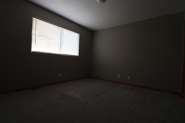 Building Photo - 2428 Deerfield Blvd