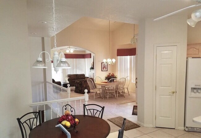Building Photo - Furnished Quaint, Quiet Location, Centrally Located, 2 Bed 2.5 Bath
