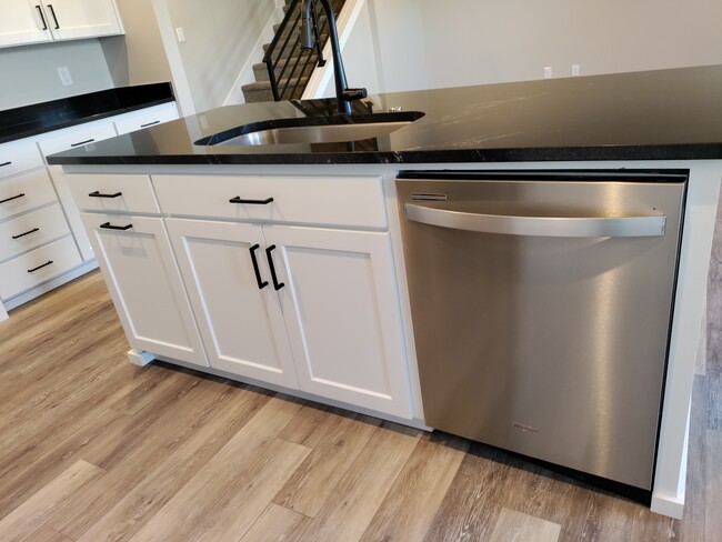 Dishwasher - 2897 Sunburst Dr