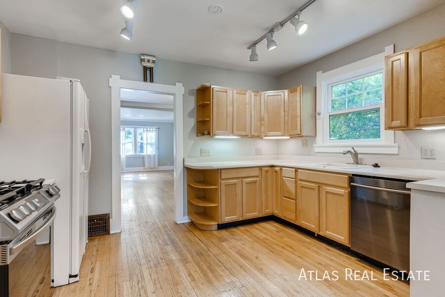 Building Photo - 1365 S Humboldt St
