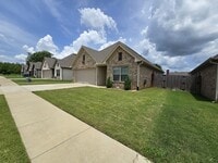 Building Photo - 823 Lindsey Ln