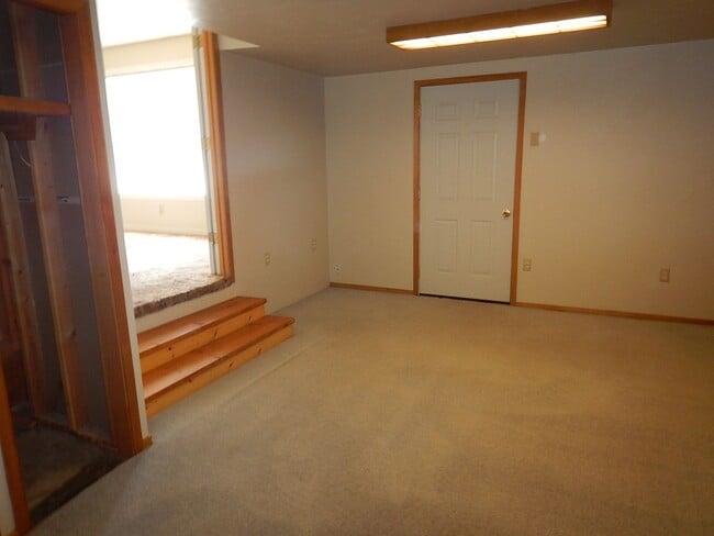 Building Photo - 3 Bedroom, 1 Bathroom in Heights Subdivisi...