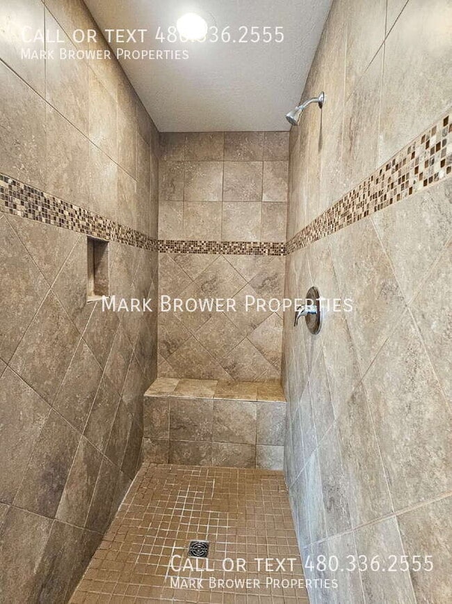 Building Photo - 8964 W Northview Ave