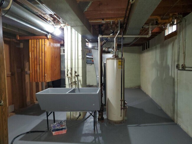 Building Photo - 4052 N 85th St