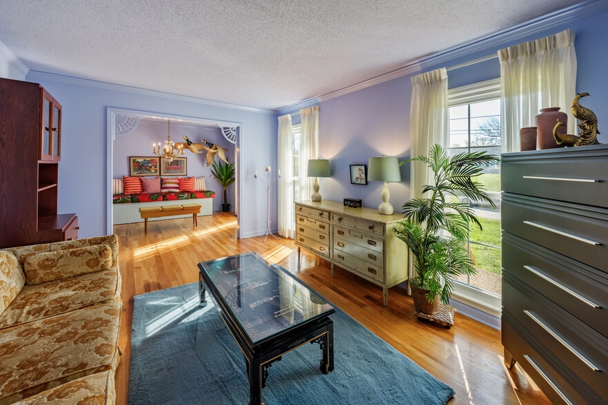 Den - 510 Hemingway Dr