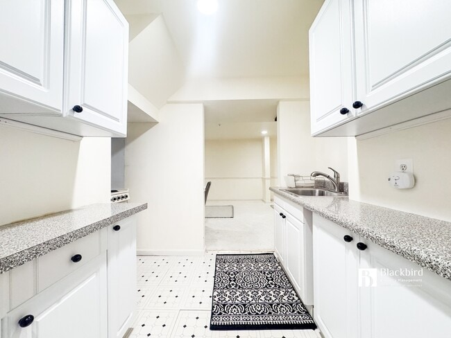 Building Photo - 1706 Poling Ave