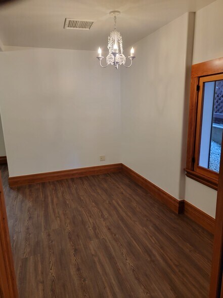 Building Photo - 900 Lucile Ave