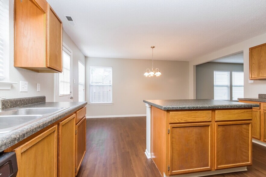 Building Photo - 10236 Hatherley Way