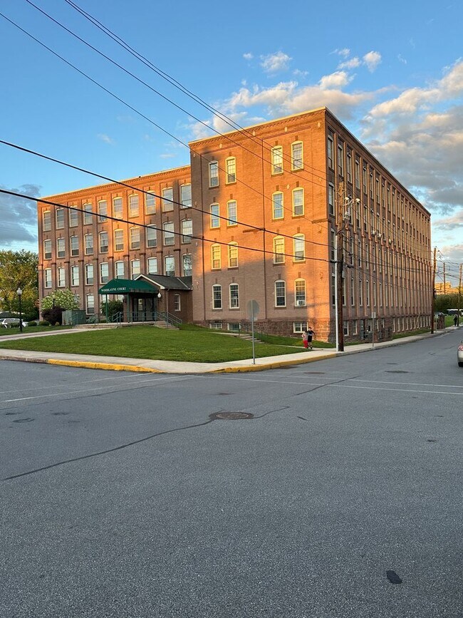 Building Photo - 149 Wilson St
