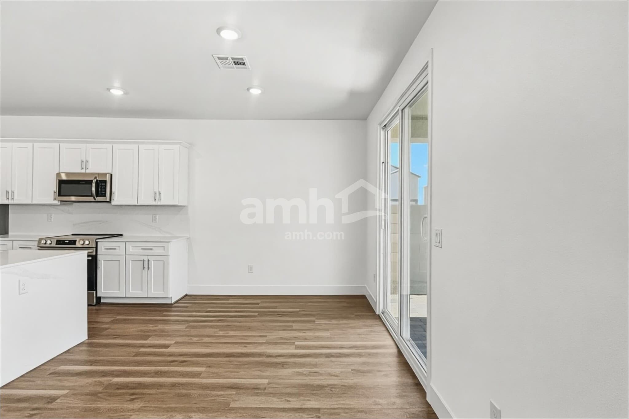 Building Photo - 9579 Marchmont Rd