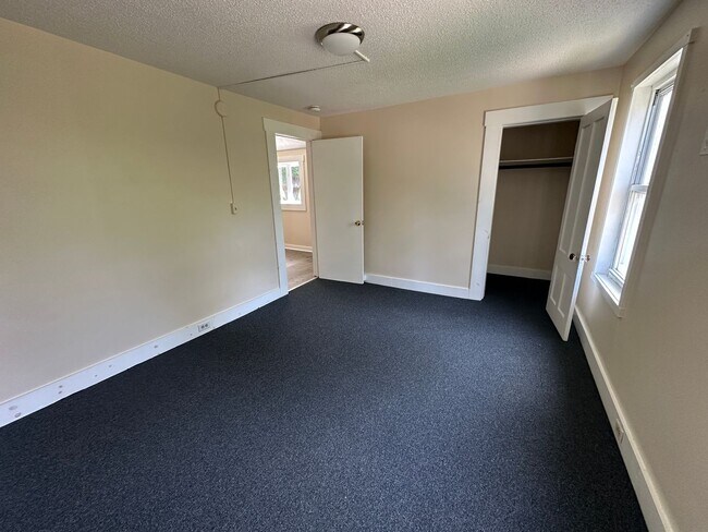 Building Photo - 144 Intervale Ave
