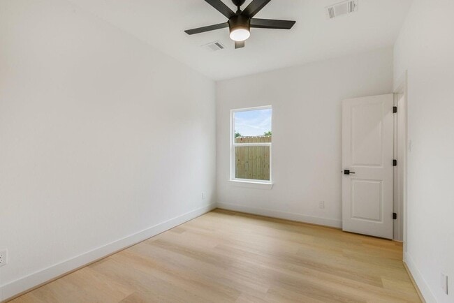 Building Photo - 5921 Mountwood St