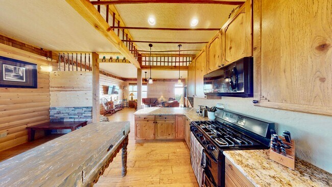 Building Photo - Beautiful Home on 10 Private Acres