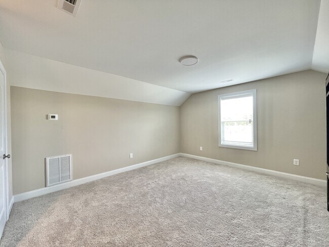 Building Photo - 148 Old Montague Way