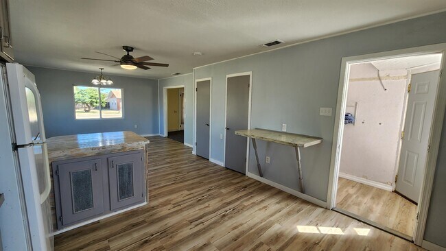 Building Photo - 800 S Elgin Ave