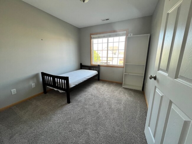 Building Photo - 2224 NW Bayberry Ln