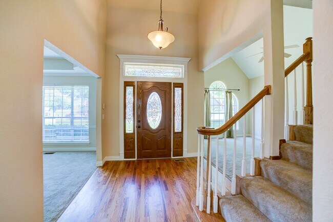 Building Photo - Beautiful home across from Jenks Middle School