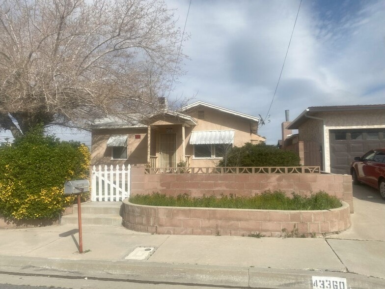 Building Photo - 43360 7th St E