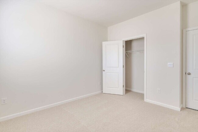 Building Photo - "Spacious 5-Bedroom Haven in Fuquay-Varina!"