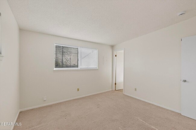 Building Photo - 10370 Kellogg St