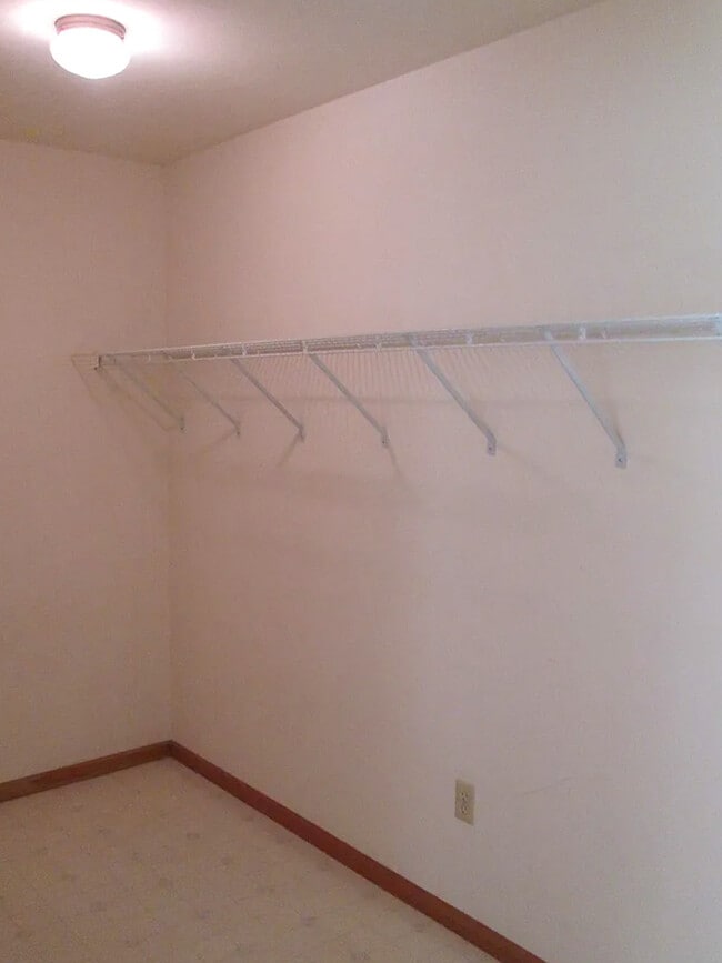 Building Photo - 746A Crawford Dr