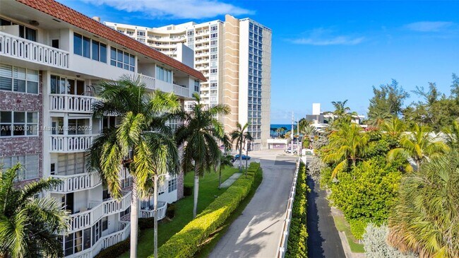 Primary Photo - 3199 S Ocean Dr