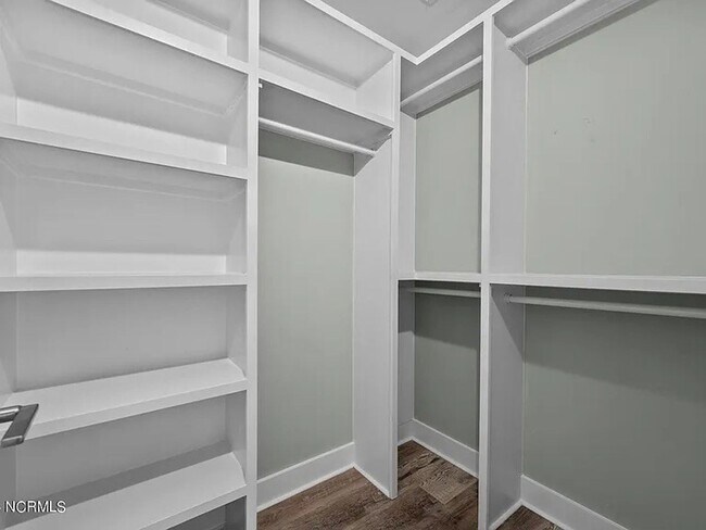 Building Photo - Beautiful New 4 Bedroom, 3 full bath plus ...